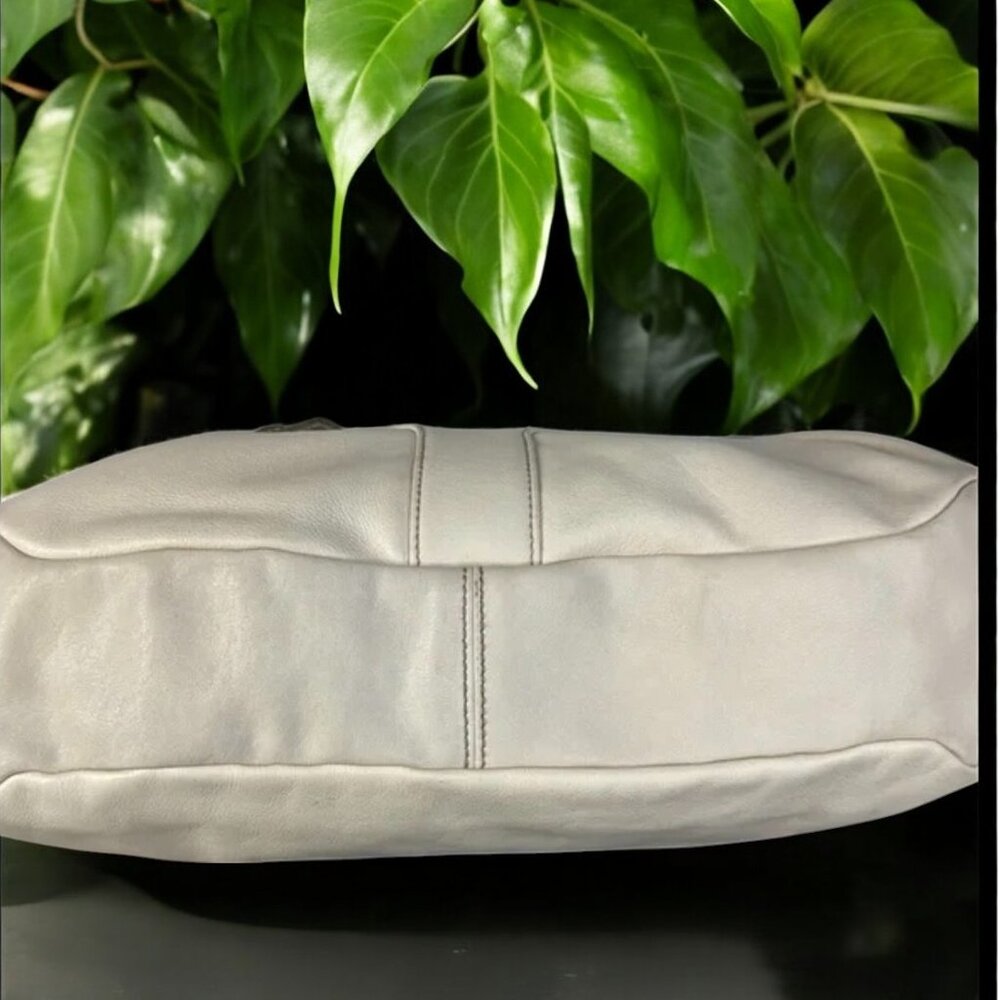 Salvatore Ferragamo Vintage Rare Y2K Cream Leather Shoulder Hobo Bag with COA - Picture 17 of 17